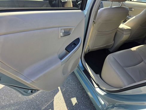 Used 2015 Toyota Prius Two FWD image 15