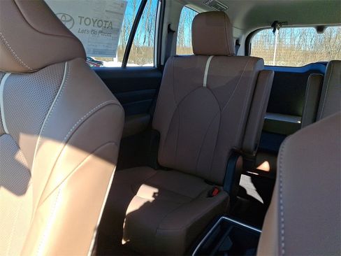 New 2026 Toyota Grand Highlander Platinum image 13