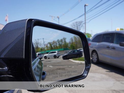 Used 2020 Chevrolet Traverse LT AWD/4WD image 3