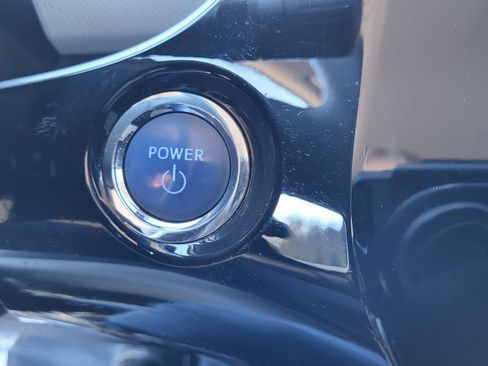 Used 2021 Toyota Prius LE image 34