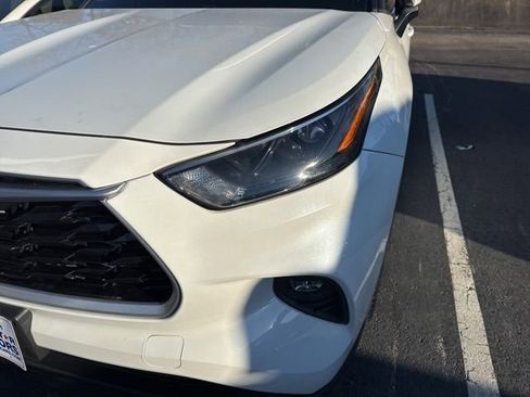 Used 2022 Toyota Highlander XLE image 4