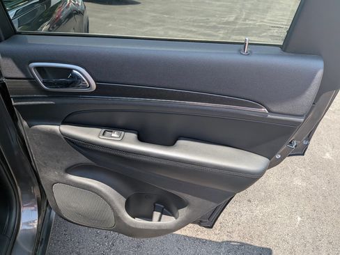 Used 2018 Jeep Grand Cherokee Limited AWD/4WD image 35