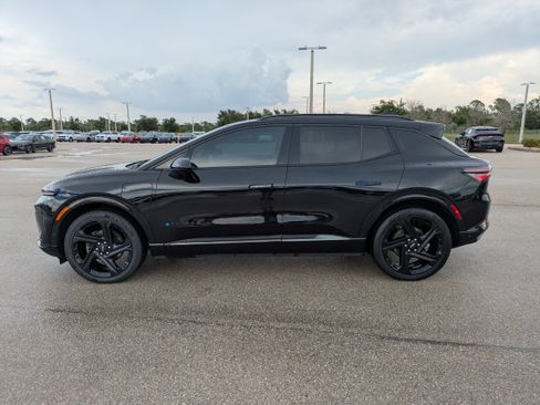 Used 2024 Chevrolet Equinox EV RS FWD image 7