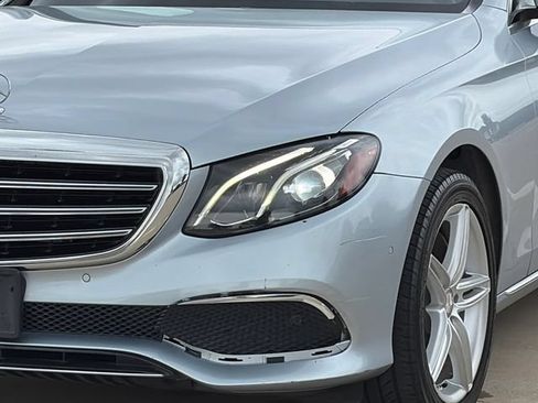 Used 2017 Mercedes-Benz E 300 4MATIC image 4