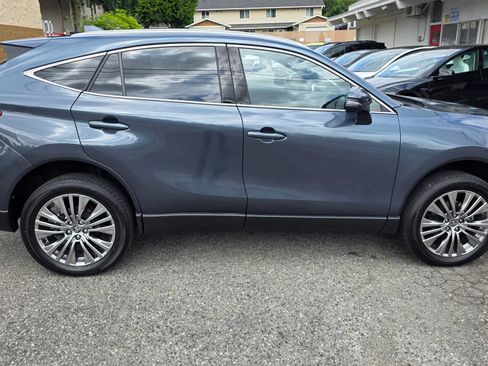 Used 2024 Toyota Venza XLE AWD/4WD image 4