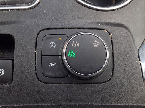 Used 2022 Chevrolet Traverse LS image 19