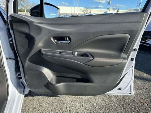 New 2025 Nissan Versa SR w/ Trunk Package FWD image 8