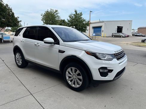 Used 2019 Land Rover Discovery Sport SE image 1