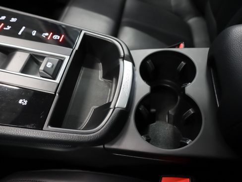 Used 2023 Porsche Macan image 18