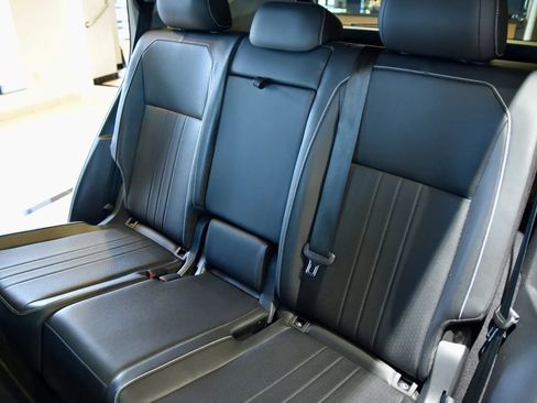 Used 2023 Volkswagen Tiguan SE image 19