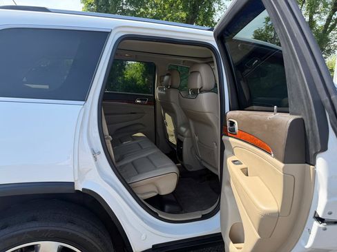 Used 2013 Jeep Grand Cherokee Overland RWD image 14