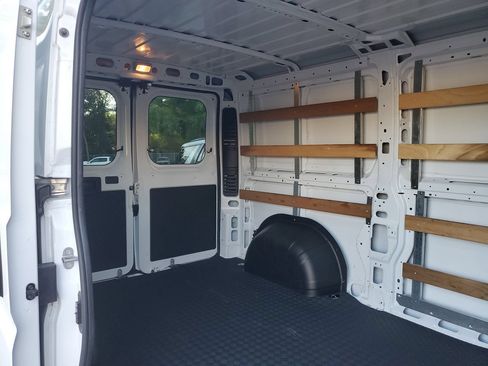 Used 2025 RAM ProMaster 2500 w/ U-Haul Equipment Group FWD image 10