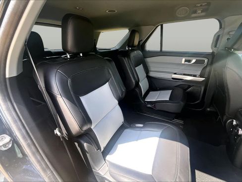 Used 2022 Ford Explorer XLT w/ Equipment Group 202A RWD image 19
