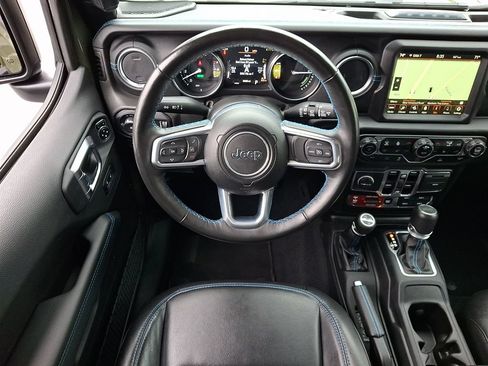 Used 2023 Jeep Wrangler Unlimited Rubicon 4xe w/ Cold Weather Group AWD/4WD image 9