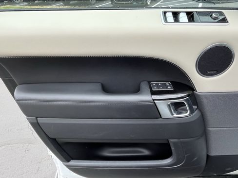 Used 2021 Land Rover Range Rover Sport HST image 14