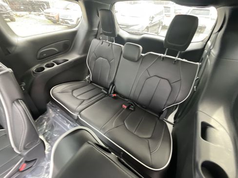 New 2026 Chrysler Pacifica Limited w/ S Appearance Package AWD/4WD image 24