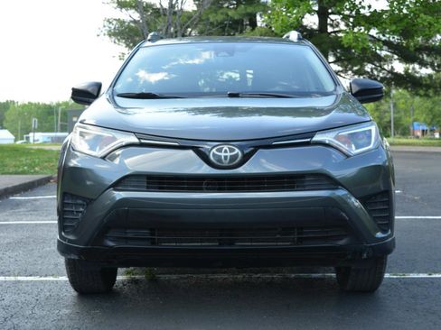 Used 2018 Toyota RAV4 LE FWD image 2