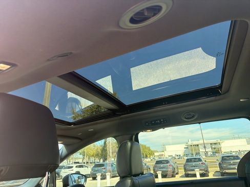 Used 2023 Chrysler Pacifica Touring-L w/ S Appearance Package image 13