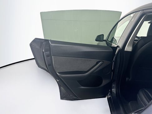 Used 2022 Tesla Model Y Long Range AWD/4WD image 27