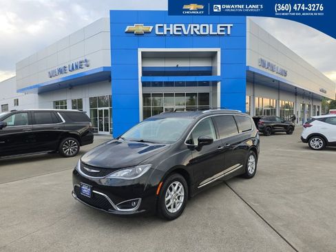 Used 2020 Chrysler Pacifica Touring-L FWD image 1