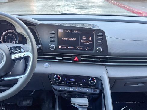 Used 2023 Hyundai Elantra Blue image 17