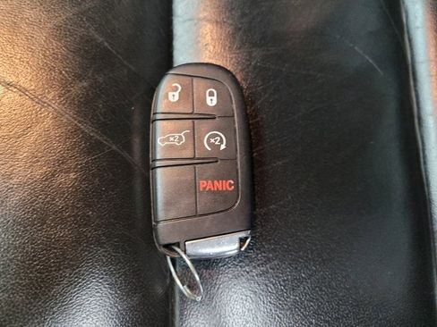 Used 2017 Jeep Grand Cherokee Limited image 32