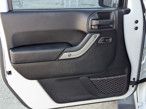 Used 2017 Jeep Wrangler Unlimited Sahara w/ Connectivity Group image 8