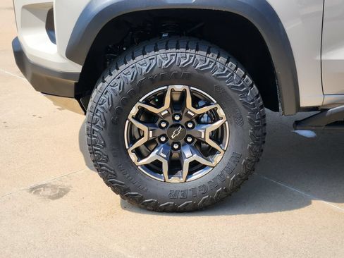 New 2026 Chevrolet Colorado ZR2 w/ Technology Package AWD/4WD image 8
