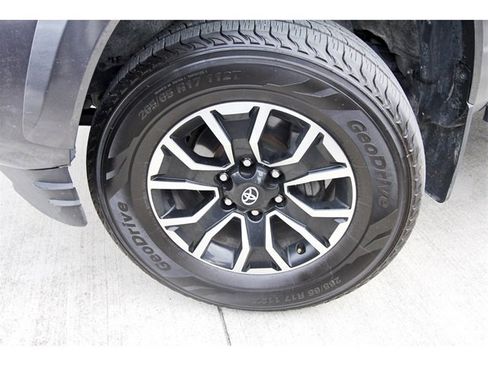 Used 2021 Toyota Tacoma TRD Sport image 30