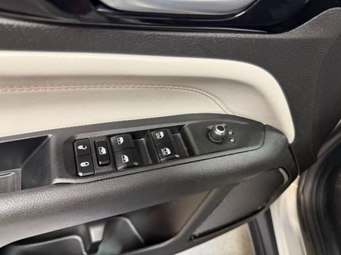 Used 2025 Jeep Compass Limited AWD/4WD image 12