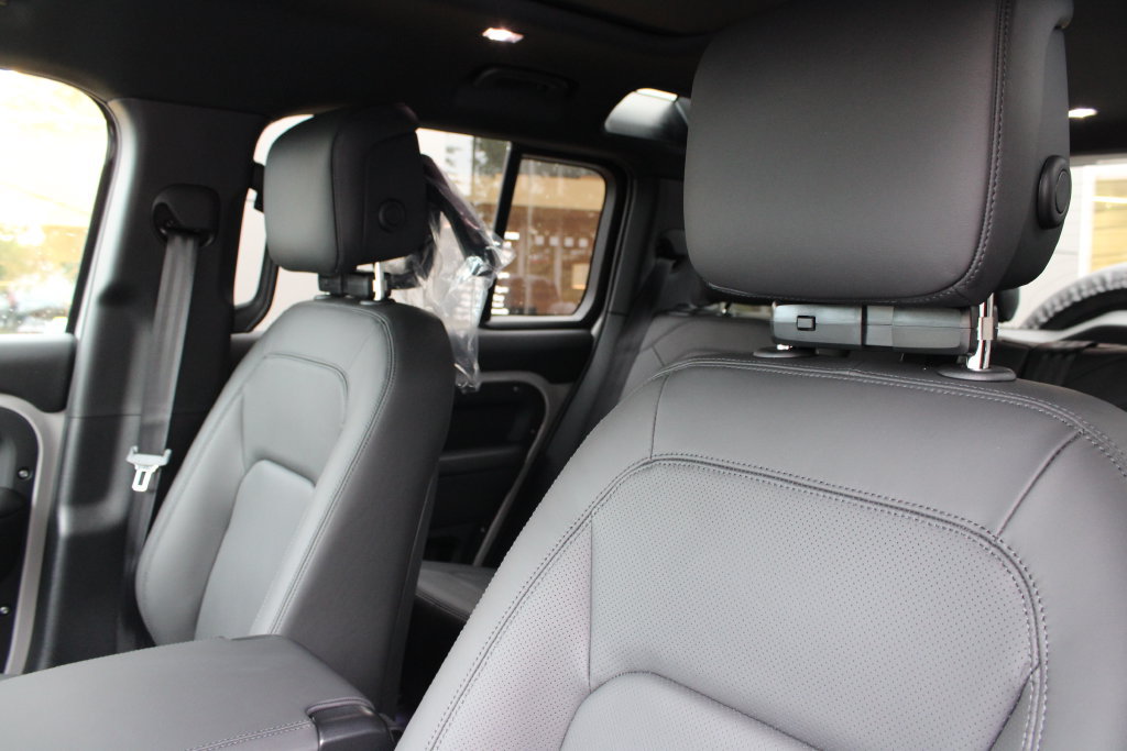 New 2026 Land Rover Defender 110 X-Dynamic SE AWD/4WD image 8