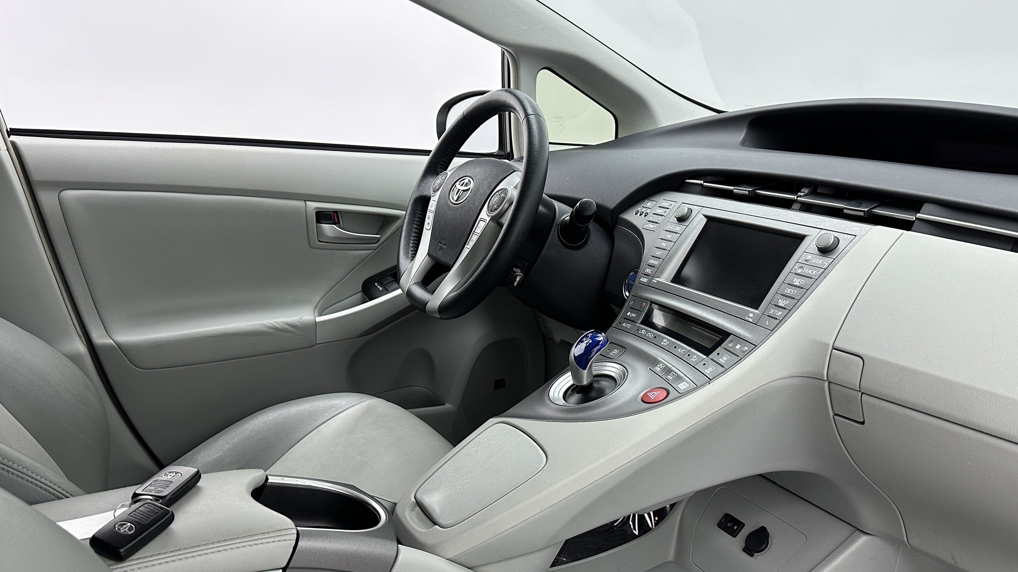 Used 2015 Toyota Prius Five w/ Advanced Technology Package FWD image 34
