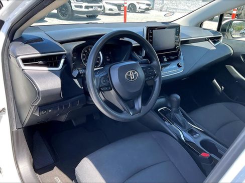 Used 2021 Toyota Corolla LE FWD image 2