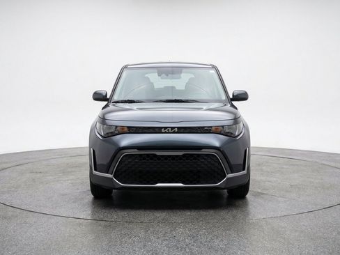 Used 2025 Kia Soul LX w/ LX Technology Package FWD image 2