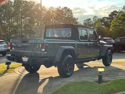 Used 2024 Jeep Gladiator Sport AWD/4WD image 7