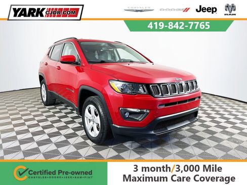 Certified 2019 Jeep Compass Latitude w/ Cold Weather Group image 1