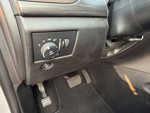 Used 2021 Jeep Grand Cherokee Laredo X RWD image 25