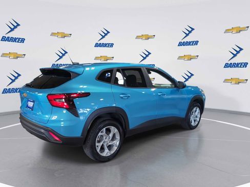 Used 2025 Chevrolet Trax LS w/ LS Convenience Package image 8