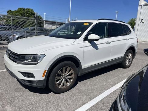 Used 2018 Volkswagen Tiguan SE w/ Panoramic Sunroof Package image 6