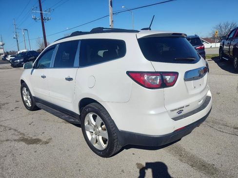 Used 2017 Chevrolet Traverse LT w/ Style and Technology Package image 6