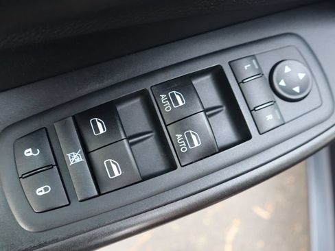 Used 2020 Jeep Cherokee Trailhawk w/ Cold Weather Group AWD/4WD image 27