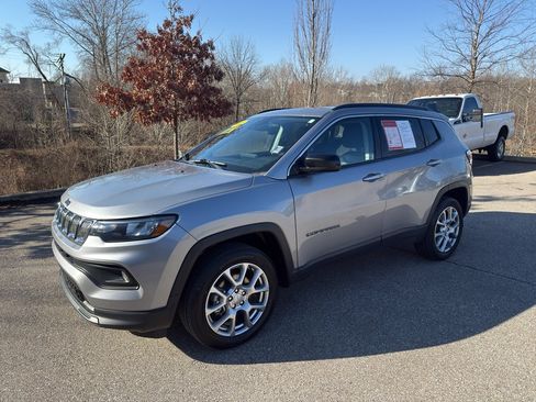 Used 2022 Jeep Compass Latitude w/ Sun and Sound Group image 1