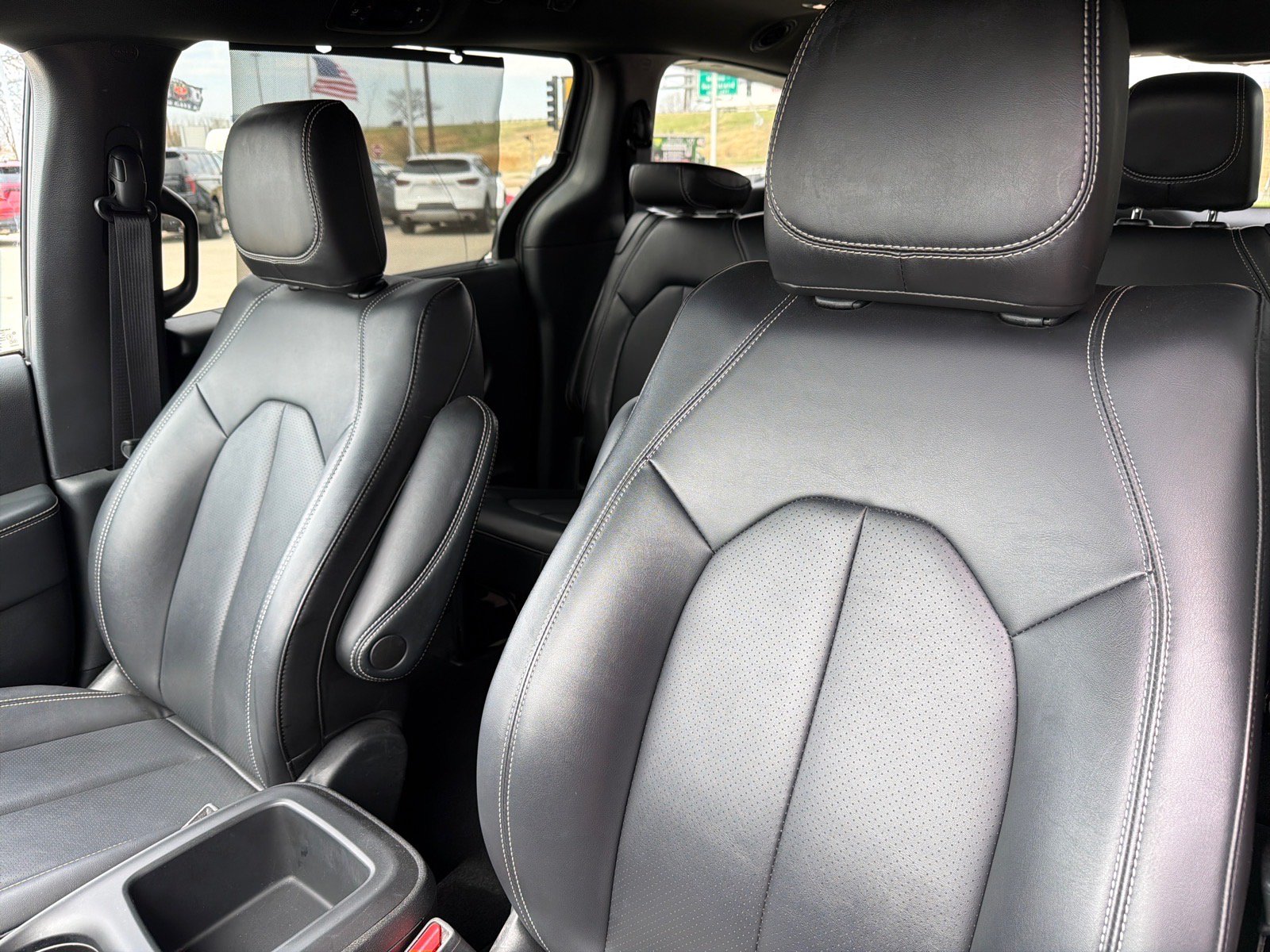 Used 2025 Chrysler Pacifica Select FWD image 20