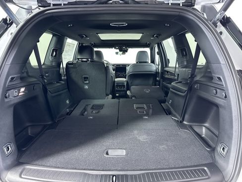 New 2025 Jeep Grand Cherokee L Limited w/ Black Appearance Package image 9