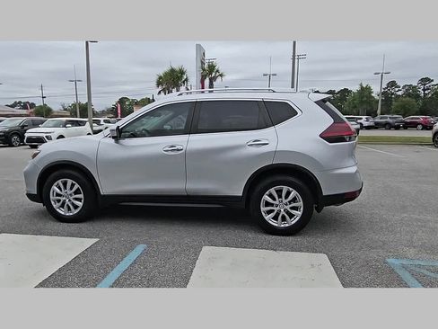Used 2018 Nissan Rogue SV w/ Premium Package image 29