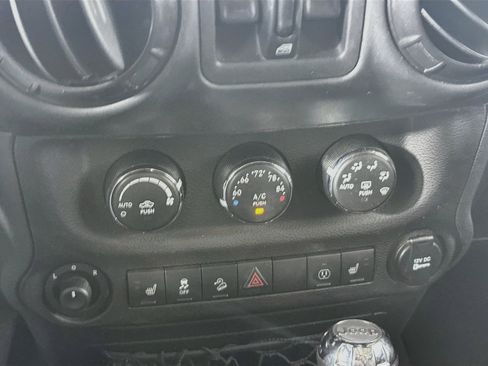 Used 2017 Jeep Wrangler Unlimited Sahara AWD/4WD image 22