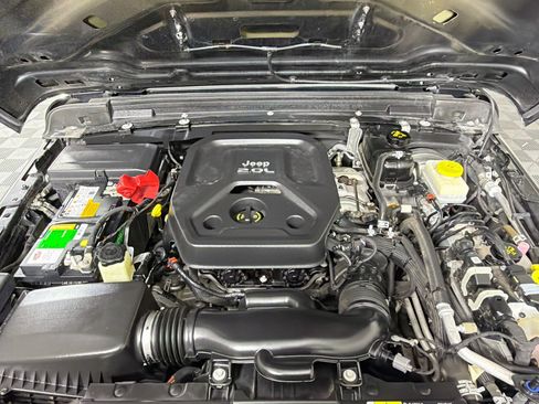Used 2019 Jeep Wrangler Unlimited Sahara AWD/4WD image 30