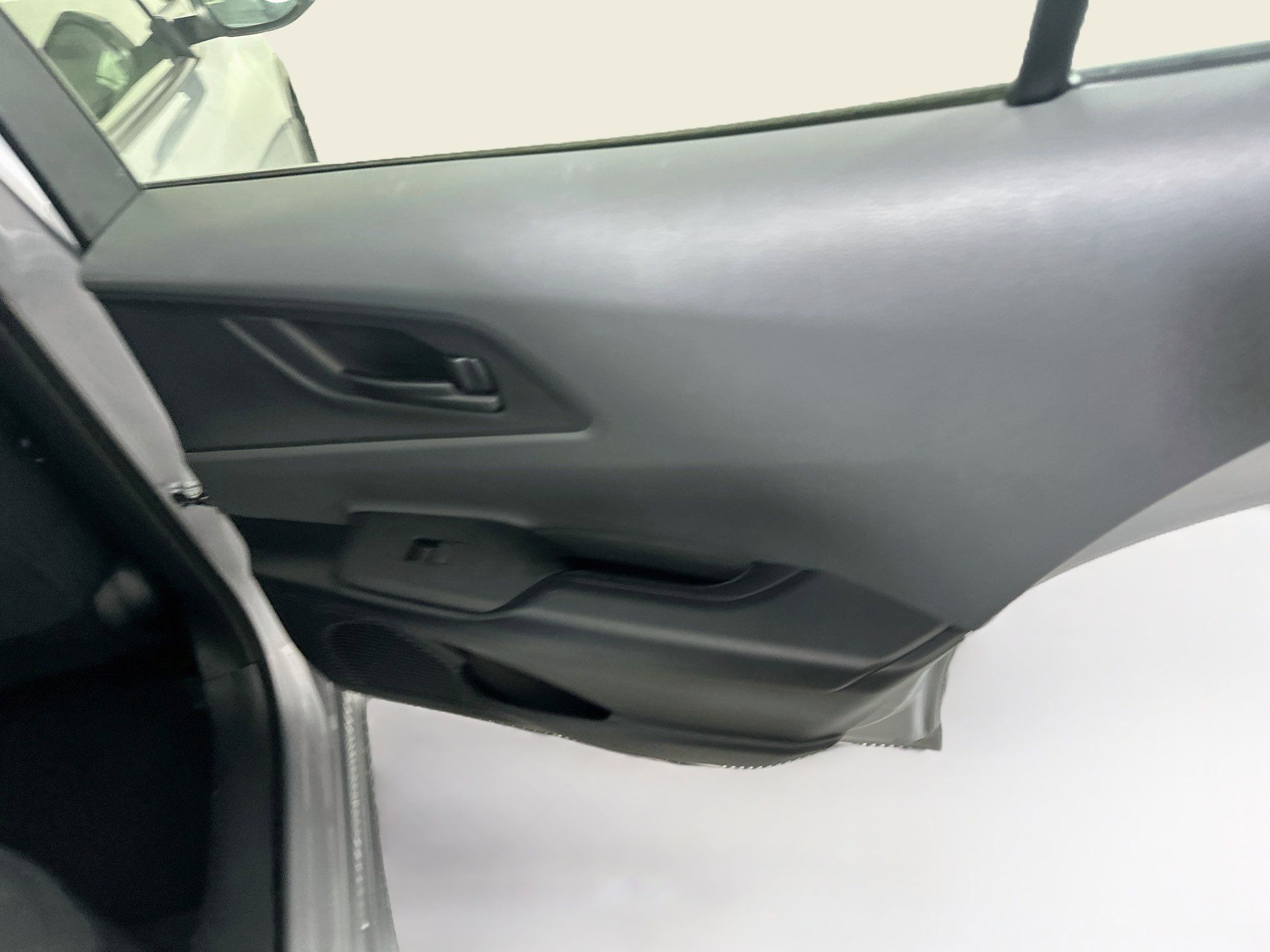 Used 2025 Toyota Prius LE FWD image 29