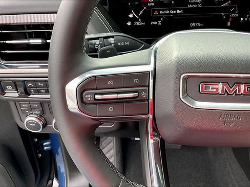 Used 2025 GMC Yukon Elevation image 22