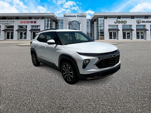 Used 2024 Chevrolet TrailBlazer ACTIV w/ Convenience Package FWD image 2